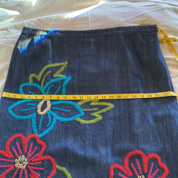 Boden women’s denim heavy appliqué SKIRT 14 16L worn once - Picture 7 of 8